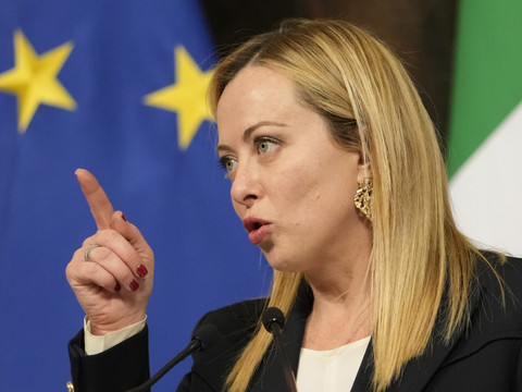 Meloni accusée de reprendre en main le service public de la culture