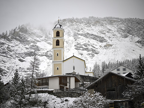 Le village de Brienz (GR) doit être évacué