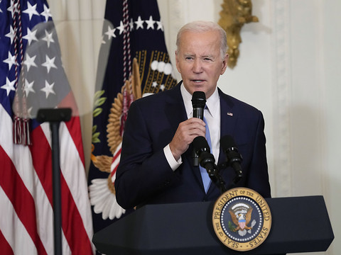 Biden met son poids pour soutenir sa candidate à l'OIM