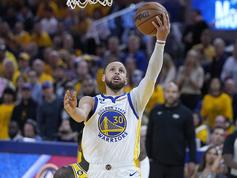 Les Warriors écartent une première balle de match