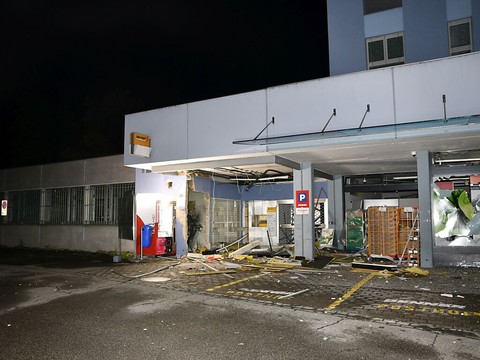 Des malfaiteurs font exploser un bancomat à Dottikon (AG)