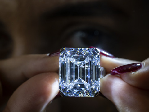 Hausse des ventes annuelles pour Richemont