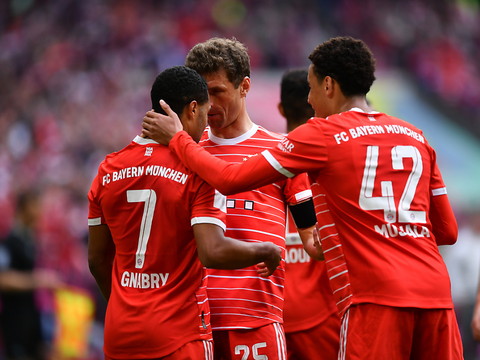 Cartons pour le Bayern et Dortmund