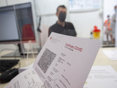 Loi covid-19: un comité en faveur du oui voit le jour