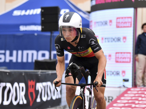 Evenepoel fait coup double, Küng battu d'un rien