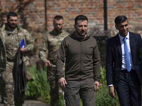 A Londres, Zelensky optimiste sur des livraisons d'avions