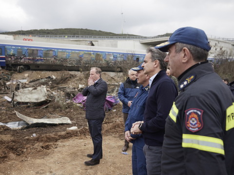 Accident ferroviaire en Grèce: le Premier ministre visé par une plainte