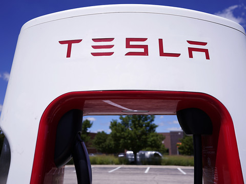 Une première: Elon Musk veut faire de la publicité pour Tesla