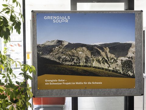 Valais: dépôt du référendum contre les mégaprojets solaires alpins