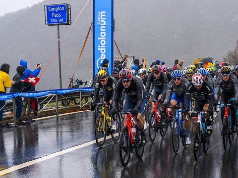 VS: des dizaines de milliers de spectateurs ont assisté au Giro