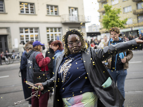 Lecture publique de drag-queens à Zurich, quelques opposants