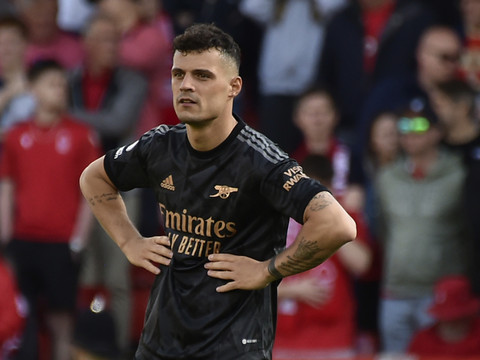 Arsenal battu, Manchester City sacré
