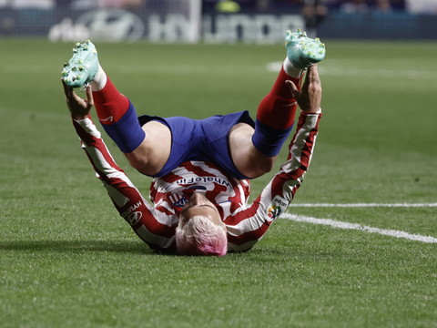 L'Atlético double le Real Madrid, piégé à Valence