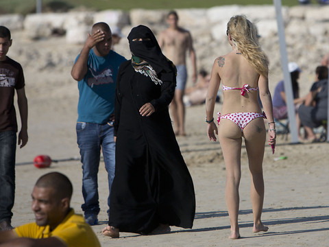 Polémique autour du port du maillot de bain sur une plage publique