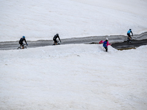 Le peloton face aux limites de sa propre souffrance