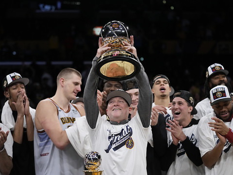 Les Nuggets éliminent les Lakers en quatre matches