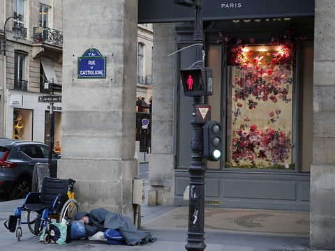 Avant les JO, la France veut transférer des sans-abri de Paris