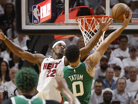 Boston n'est plus mené que 3-1 par Miami