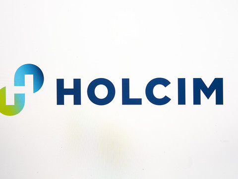 Holcim rachète le britannique Besblock