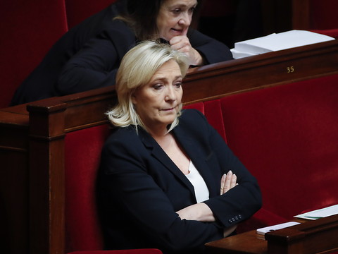 Marine Le Pen dément toute contrepartie politique pour Poutine