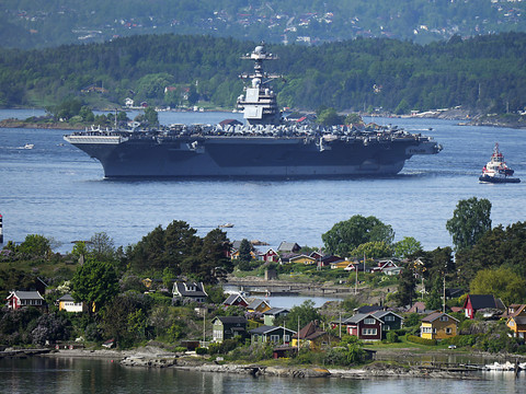 Le plus gros navire de guerre au monde fait escale à Oslo