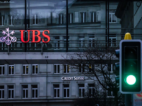 Bruxelles autorise le rachat de Credit Suisse par UBS
