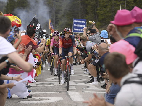 Suspense total avant le dernier chrono du Giro