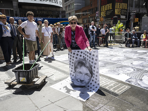 Quand Viola Amherd investit Times Square pour soutenir la paix