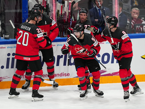 Le Canada souffre mais passe en finale