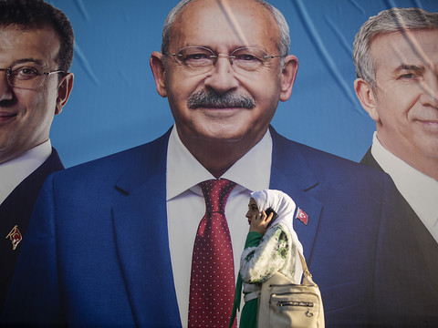 Turquie : Erdogan en pèlerinage conservateur à la veille du scrutin