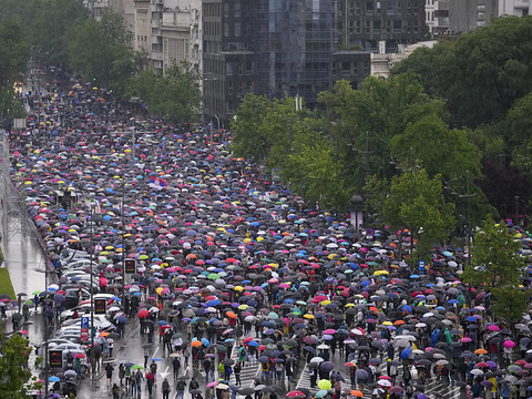 Nouvelle manifestation en Serbie, la télévision nationale dans la ligne de mire