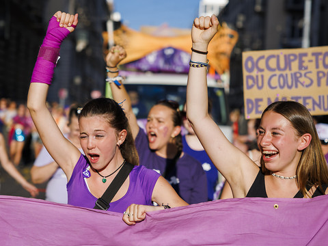 Sondage: les jeunes femmes votent de plus en plus à gauche