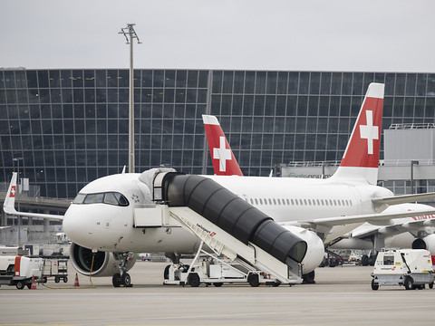 Le personnel de cabine de Swiss veut résilier la CCT