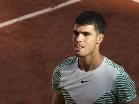 Alcaraz perd un set au 2e tour à Paris