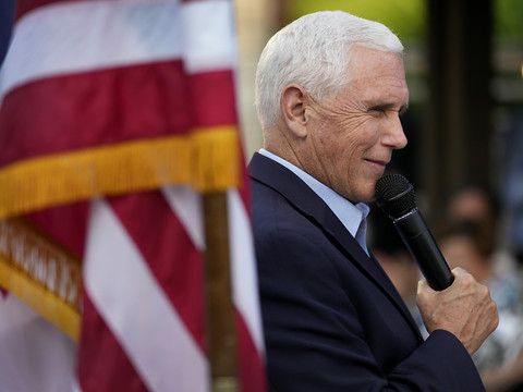 L'ex-vice-président Mike Pence prêt à défier Trump