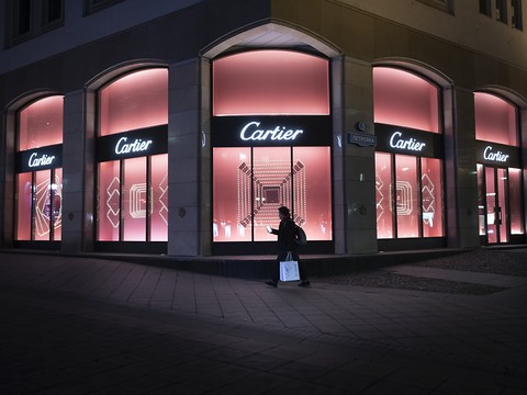 Le chef des finances de Richemont voit sa rémunération s'envoler