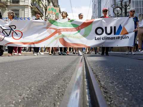 Une double manifestation pour le climat à Genève