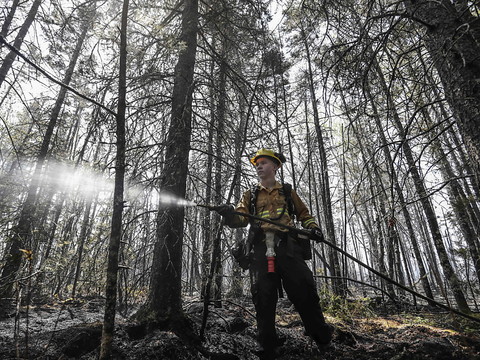 La pluie aide à maîtriser les incendies dans l'Est canadien