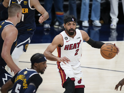 Miami s'impose à Denver et égalise à 1-1