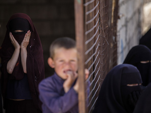 Plainte pour rapatrier des femmes et enfants détenus en Syrie