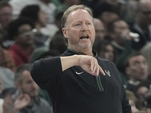 Adrian Griffin nommé entraîneur des Bucks