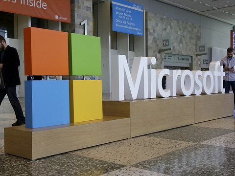 Procès d'un ancien de Microsoft pour revente illégale à des écoles