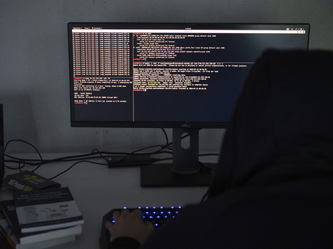 Une vaste cyberattaque touche de grands groupes britanniques