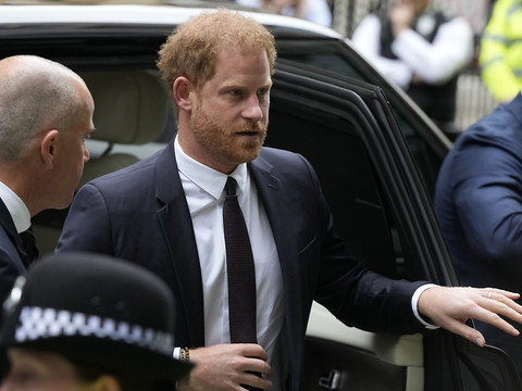 Le prince Harry sort de sa réserve et critique le gouvernement