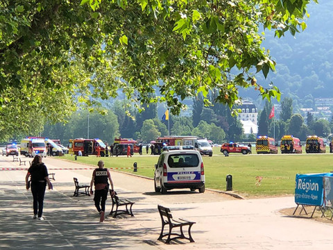 Attaque au couteau à Annecy: six blessés, dont quatre enfants