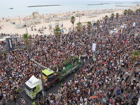 Tel-Aviv: dizaines de milliers de personnes à la marche des fiertés