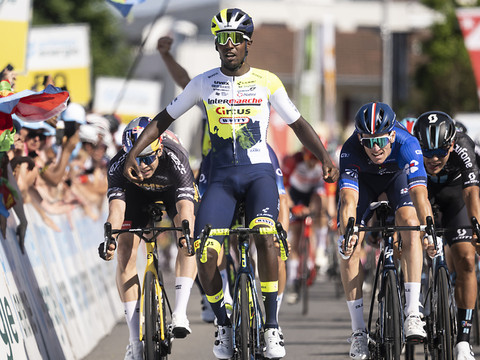 Biniam Girmay le plus fort au sprint lors de la 2e étape
