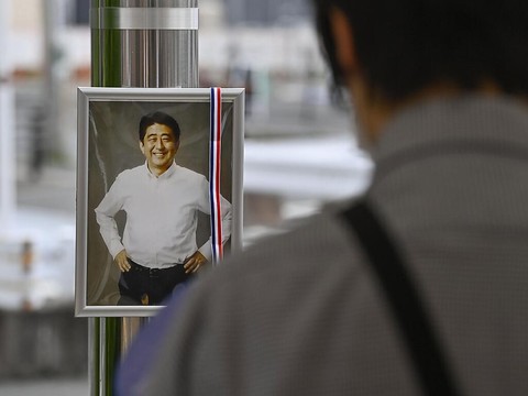 Audience annulée sur le meurtre d'Abe: pétition dans le colis piégé