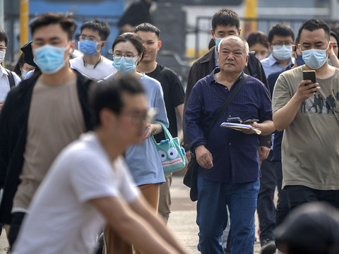 Chine: baisse inattendue d'un taux pour relancer l'économie