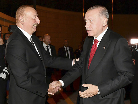 En visite en Azerbaïdjan, Erdogan affiche son alliance avec Aliev